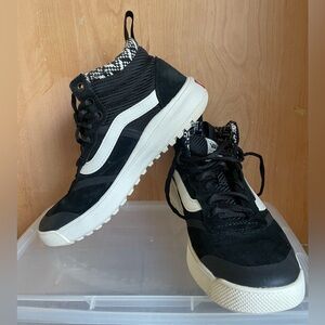 Vans Black and White Ultrarange Boots